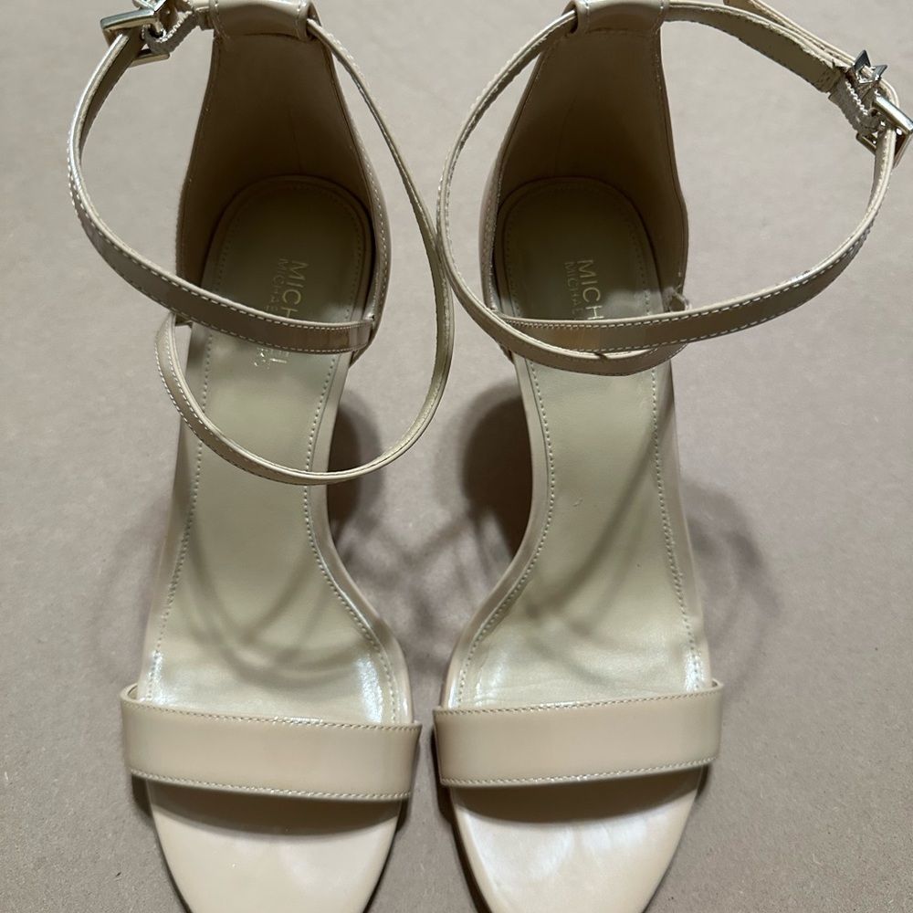 Like new nude Michael kors heels size 6 in great great condition y2k style